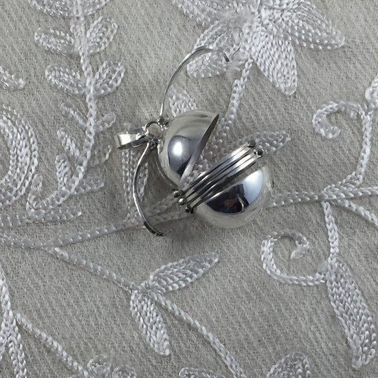 Image Title Guru Bhakti Locket
